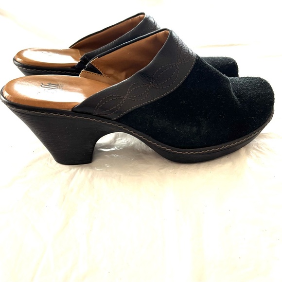 Sofft Shoes - Sofft Octavia black Leather clog mules heeled SZ 9.5 Worn Once on carpet